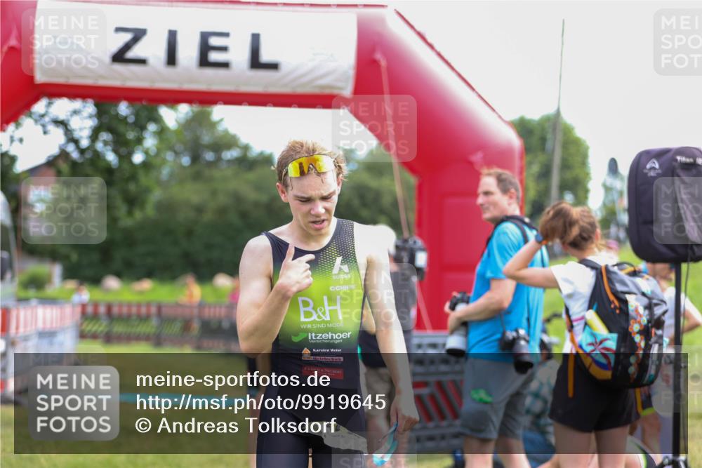 21.06.2026 - 29. Vierlanden-Triathlon Andreas Tolksdorf http://msf.ph/oto/9919645 21.06.2026 12:54:01 Ziel  meine-sportfotos.de