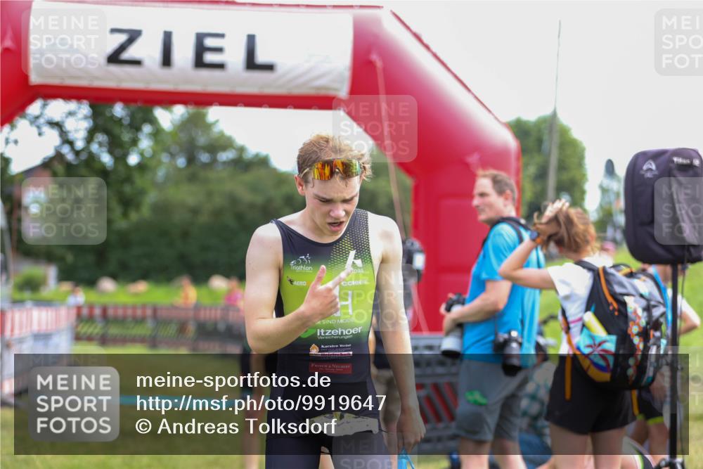21.06.2026 - 29. Vierlanden-Triathlon Andreas Tolksdorf http://msf.ph/oto/9919647 21.06.2026 12:54:01 Ziel  meine-sportfotos.de