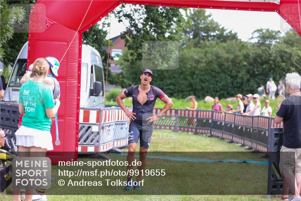 21.06.2026 - 29. Vierlanden-Triathlon Andreas Tolksdorf http://msf.ph/oto/9919655 21.06.2026 12:54:17 Ziel 938 meine-sportfotos.de