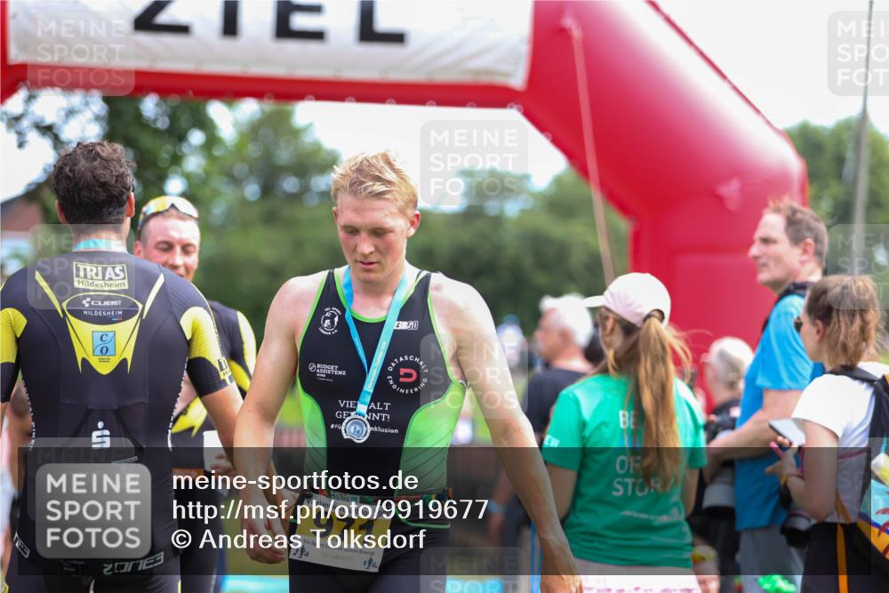 21.06.2026 - 29. Vierlanden-Triathlon Andreas Tolksdorf http://msf.ph/oto/9919677 21.06.2026 12:54:48 Ziel 908 meine-sportfotos.de