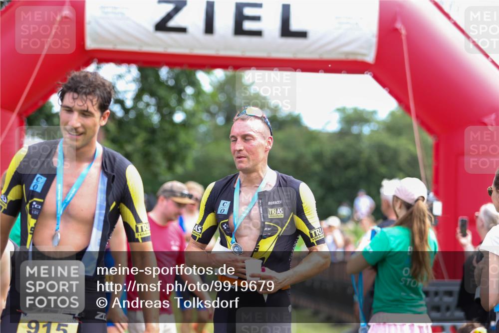 21.06.2026 - 29. Vierlanden-Triathlon Andreas Tolksdorf http://msf.ph/oto/9919679 21.06.2026 12:54:54 Ziel 908 meine-sportfotos.de