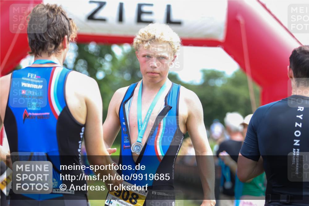 21.06.2026 - 29. Vierlanden-Triathlon Andreas Tolksdorf http://msf.ph/oto/9919685 21.06.2026 12:55:05 Ziel 719, 935, 948 meine-sportfotos.de