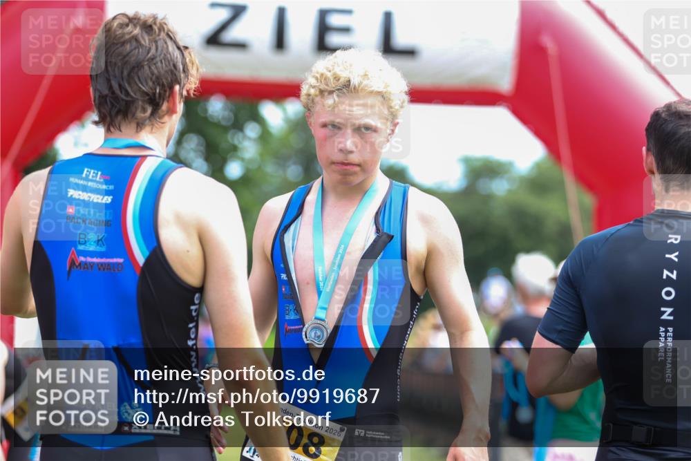 21.06.2026 - 29. Vierlanden-Triathlon Andreas Tolksdorf http://msf.ph/oto/9919687 21.06.2026 12:55:05 Ziel 719, 935, 948 meine-sportfotos.de