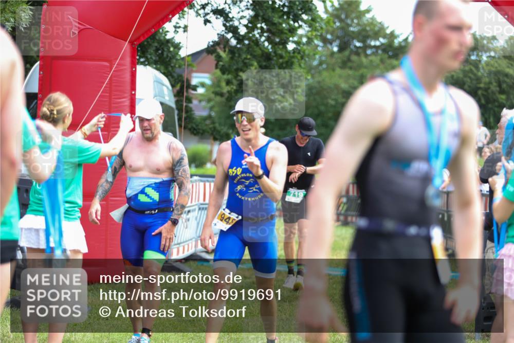 21.06.2026 - 29. Vierlanden-Triathlon Andreas Tolksdorf http://msf.ph/oto/9919691 21.06.2026 12:55:13 Ziel 68, 157, 719, 948, 974 meine-sportfotos.de