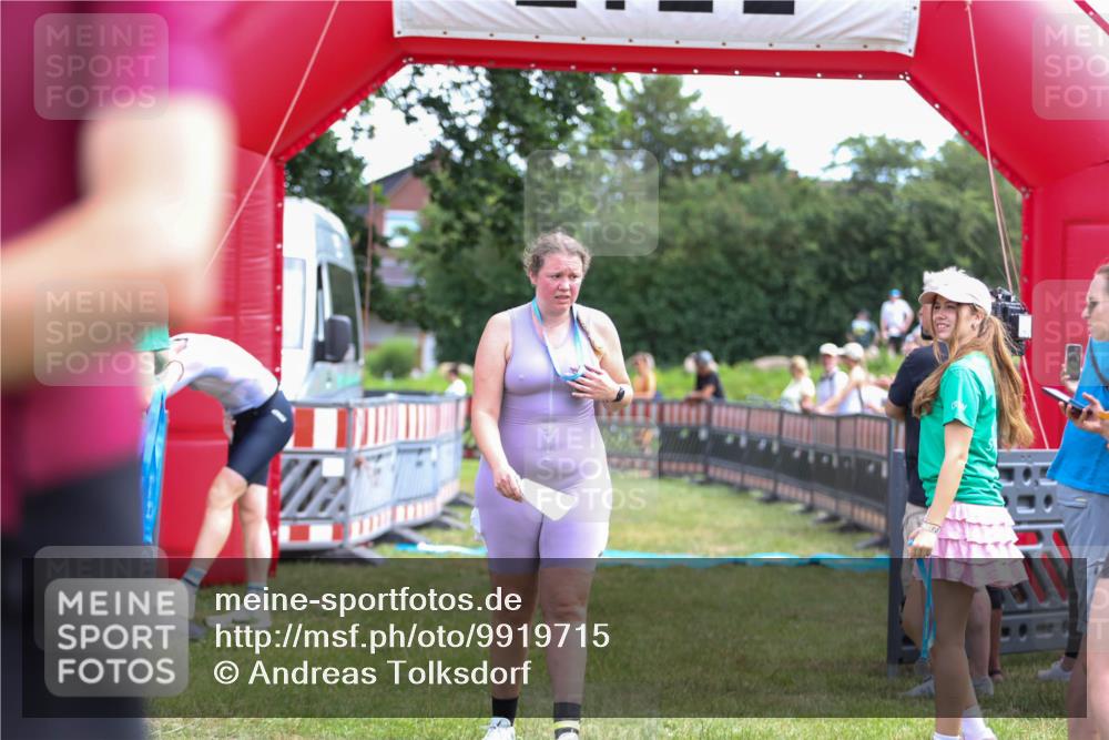 21.06.2026 - 29. Vierlanden-Triathlon Andreas Tolksdorf http://msf.ph/oto/9919715 21.06.2026 12:55:37 Ziel 939, 969 meine-sportfotos.de