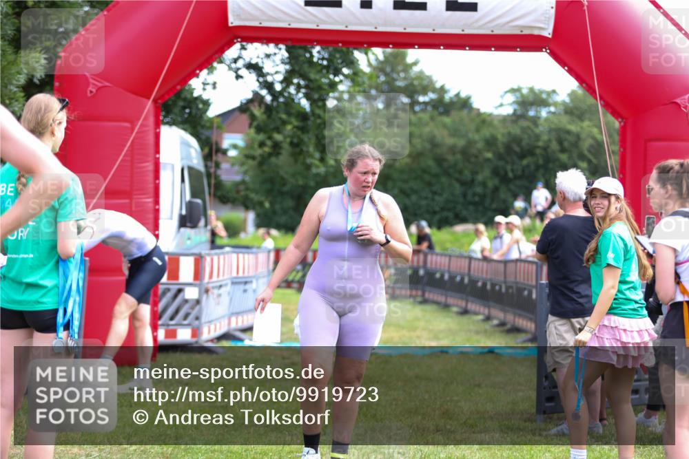 21.06.2026 - 29. Vierlanden-Triathlon Andreas Tolksdorf http://msf.ph/oto/9919723 21.06.2026 12:55:37 Ziel 939, 969 meine-sportfotos.de