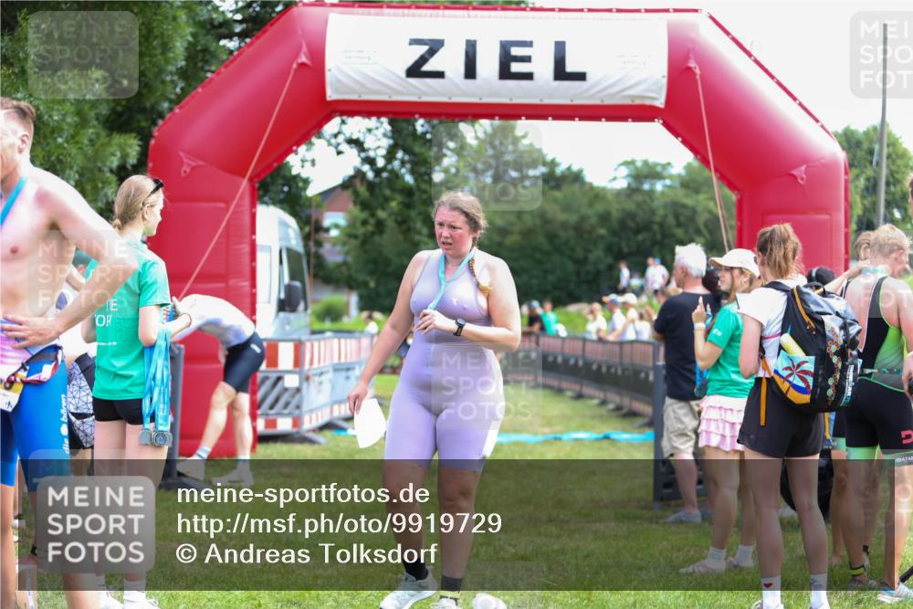 21.06.2026 - 29. Vierlanden-Triathlon Andreas Tolksdorf http://msf.ph/oto/9919729 21.06.2026 12:55:40 Ziel 939, 969 meine-sportfotos.de