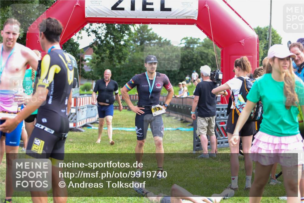 21.06.2026 - 29. Vierlanden-Triathlon Andreas Tolksdorf http://msf.ph/oto/9919740 21.06.2026 12:55:55 Ziel 818, 928 meine-sportfotos.de