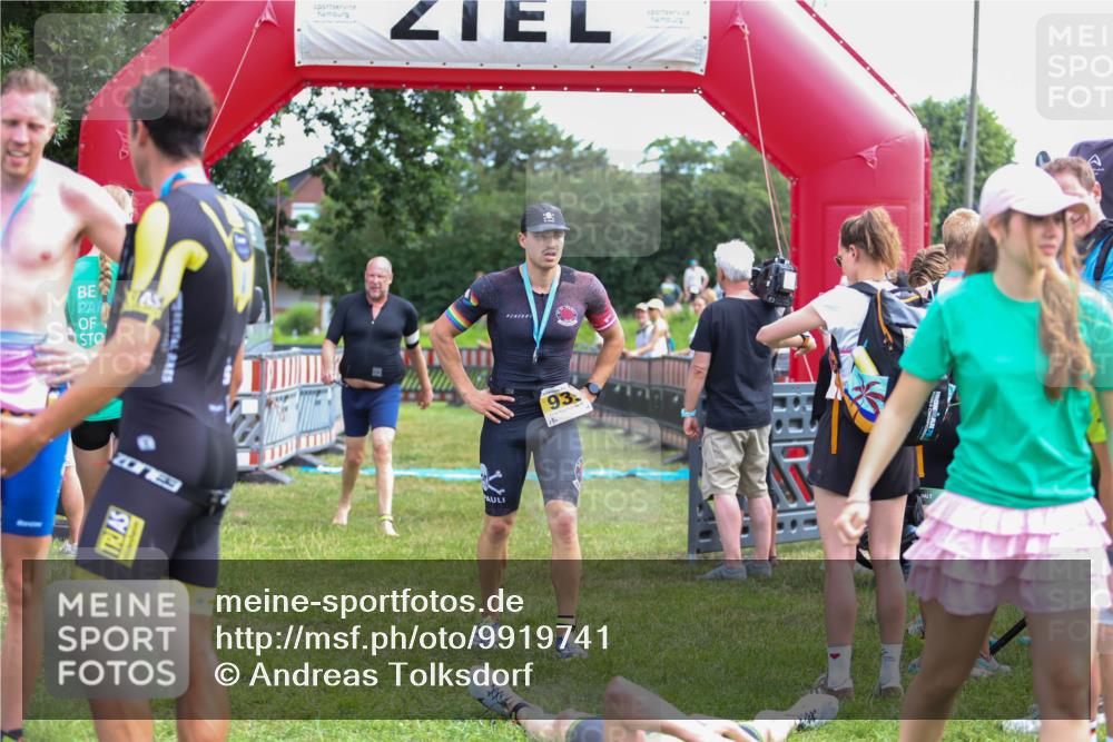 21.06.2026 - 29. Vierlanden-Triathlon Andreas Tolksdorf http://msf.ph/oto/9919741 21.06.2026 12:55:55 Ziel 818, 928 meine-sportfotos.de