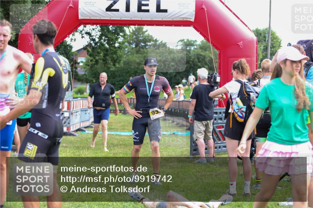 21.06.2026 - 29. Vierlanden-Triathlon Andreas Tolksdorf http://msf.ph/oto/9919742 21.06.2026 12:55:55 Ziel 818, 928 meine-sportfotos.de