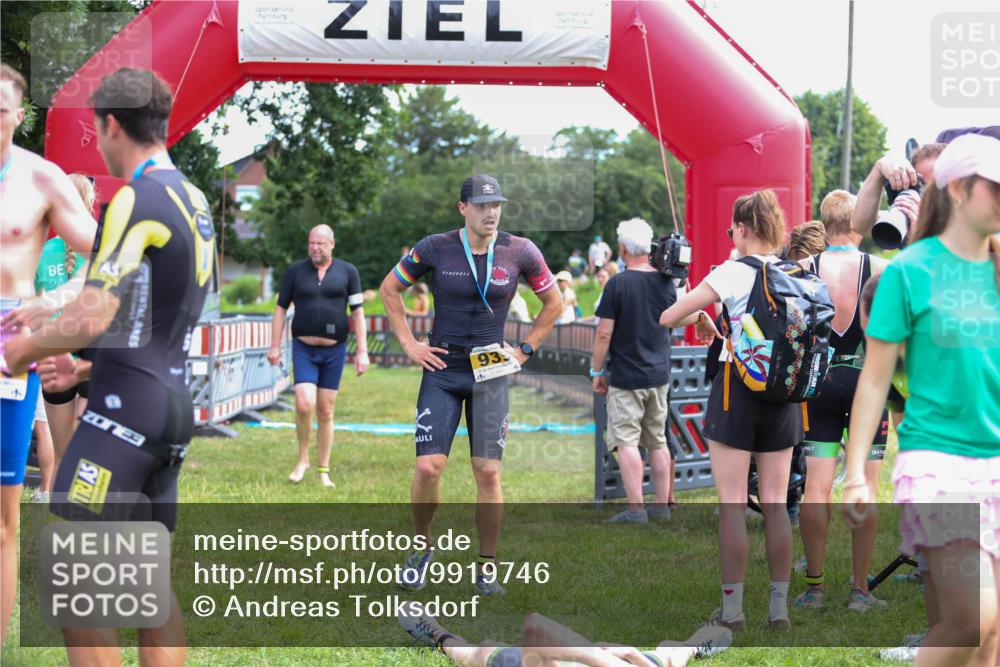 21.06.2026 - 29. Vierlanden-Triathlon Andreas Tolksdorf http://msf.ph/oto/9919746 21.06.2026 12:55:55 Ziel 818, 928 meine-sportfotos.de