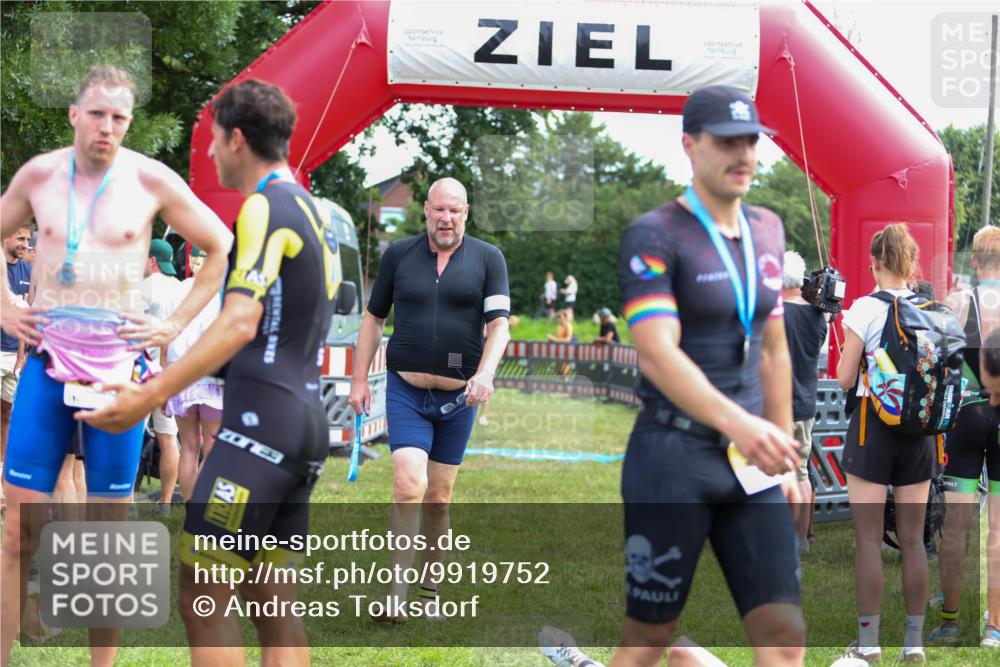 21.06.2026 - 29. Vierlanden-Triathlon Andreas Tolksdorf http://msf.ph/oto/9919752 21.06.2026 12:56:00 Ziel 928 meine-sportfotos.de