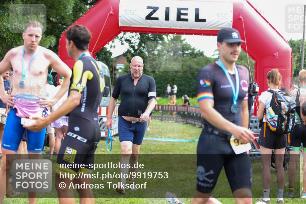 21.06.2026 - 29. Vierlanden-Triathlon Andreas Tolksdorf http://msf.ph/oto/9919753 21.06.2026 12:56:00 Ziel 928 meine-sportfotos.de