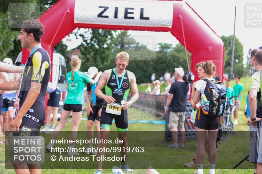21.06.2026 - 29. Vierlanden-Triathlon Andreas Tolksdorf http://msf.ph/oto/9919763 21.06.2026 12:56:07 Ziel  meine-sportfotos.de