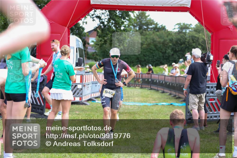 21.06.2026 - 29. Vierlanden-Triathlon Andreas Tolksdorf http://msf.ph/oto/9919776 21.06.2026 12:56:46 Ziel 165, 952 meine-sportfotos.de