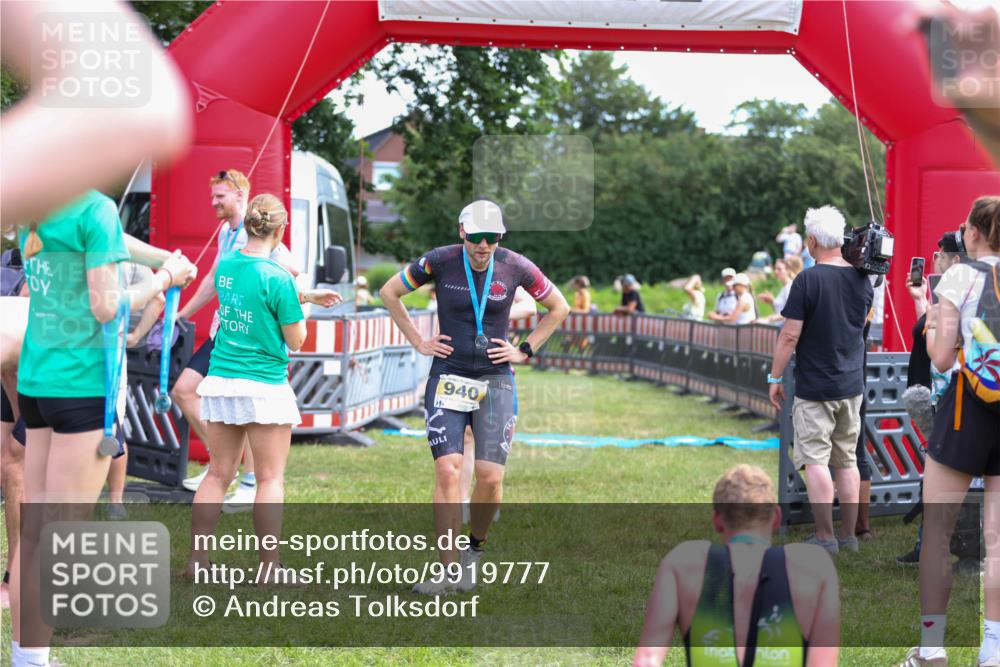 21.06.2026 - 29. Vierlanden-Triathlon Andreas Tolksdorf http://msf.ph/oto/9919777 21.06.2026 12:56:46 Ziel 165, 952 meine-sportfotos.de