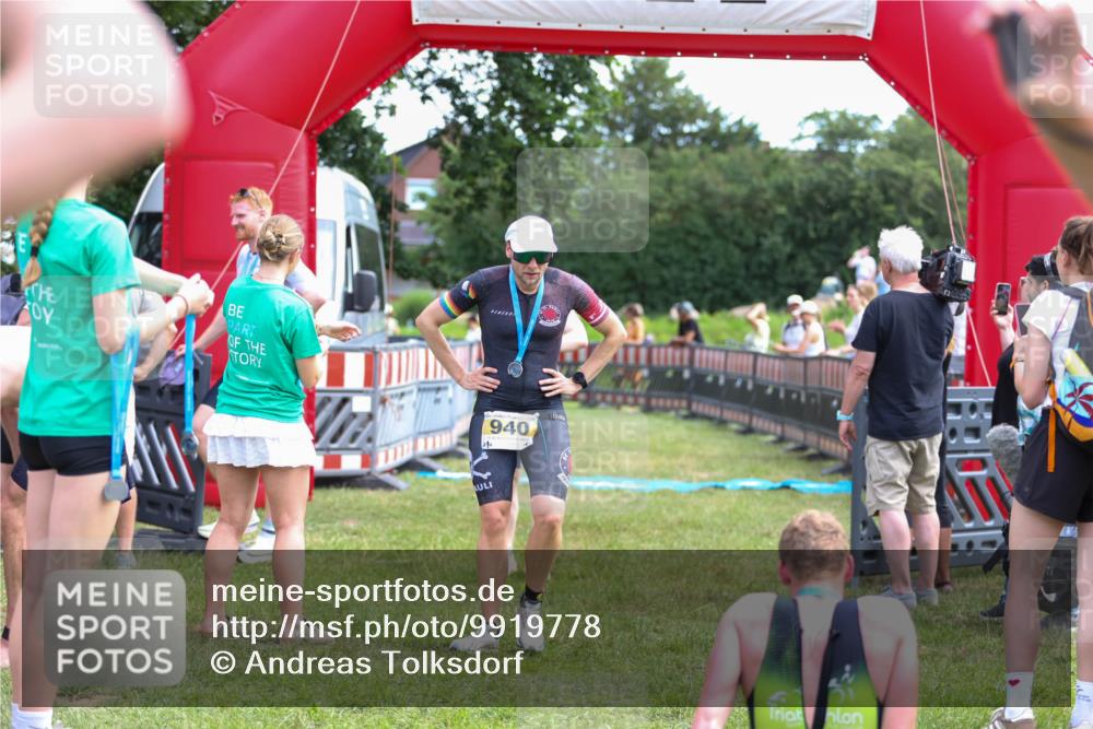 21.06.2026 - 29. Vierlanden-Triathlon Andreas Tolksdorf http://msf.ph/oto/9919778 21.06.2026 12:56:46 Ziel 165, 952 meine-sportfotos.de