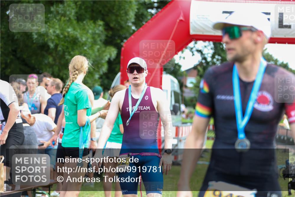 21.06.2026 - 29. Vierlanden-Triathlon Andreas Tolksdorf http://msf.ph/oto/9919781 21.06.2026 12:56:55 Ziel 165, 953 meine-sportfotos.de