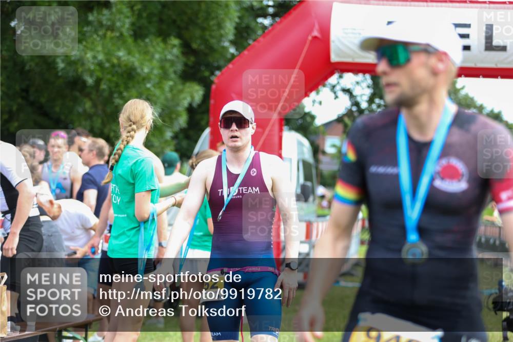 21.06.2026 - 29. Vierlanden-Triathlon Andreas Tolksdorf http://msf.ph/oto/9919782 21.06.2026 12:56:55 Ziel 165, 953 meine-sportfotos.de