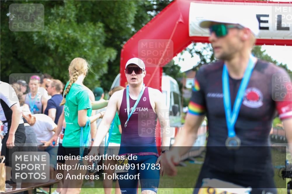 21.06.2026 - 29. Vierlanden-Triathlon Andreas Tolksdorf http://msf.ph/oto/9919783 21.06.2026 12:56:55 Ziel 165, 953 meine-sportfotos.de