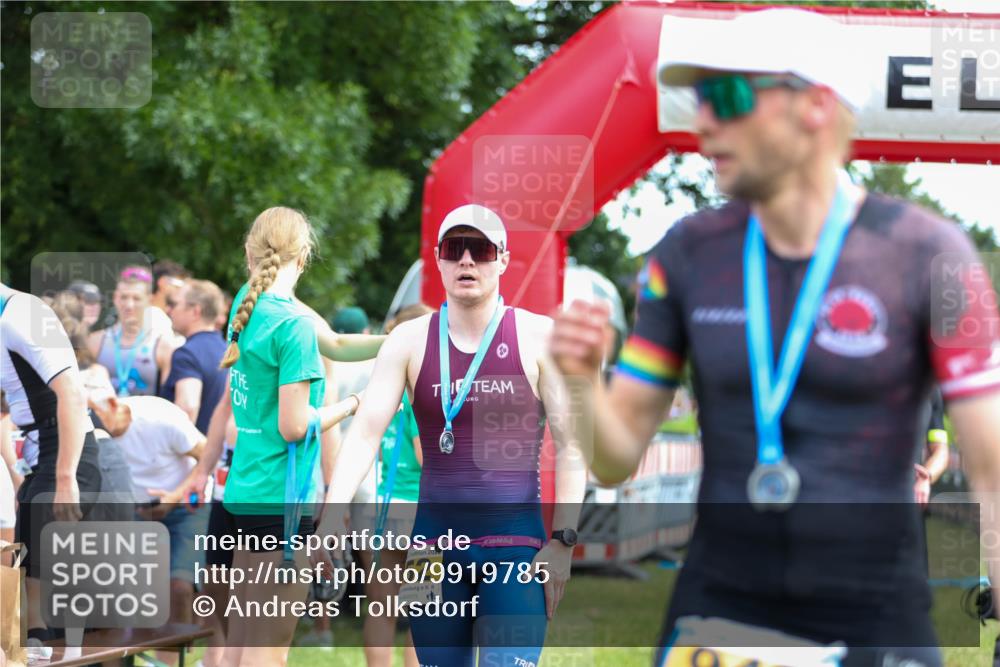 21.06.2026 - 29. Vierlanden-Triathlon Andreas Tolksdorf http://msf.ph/oto/9919785 21.06.2026 12:56:55 Ziel 165, 953 meine-sportfotos.de