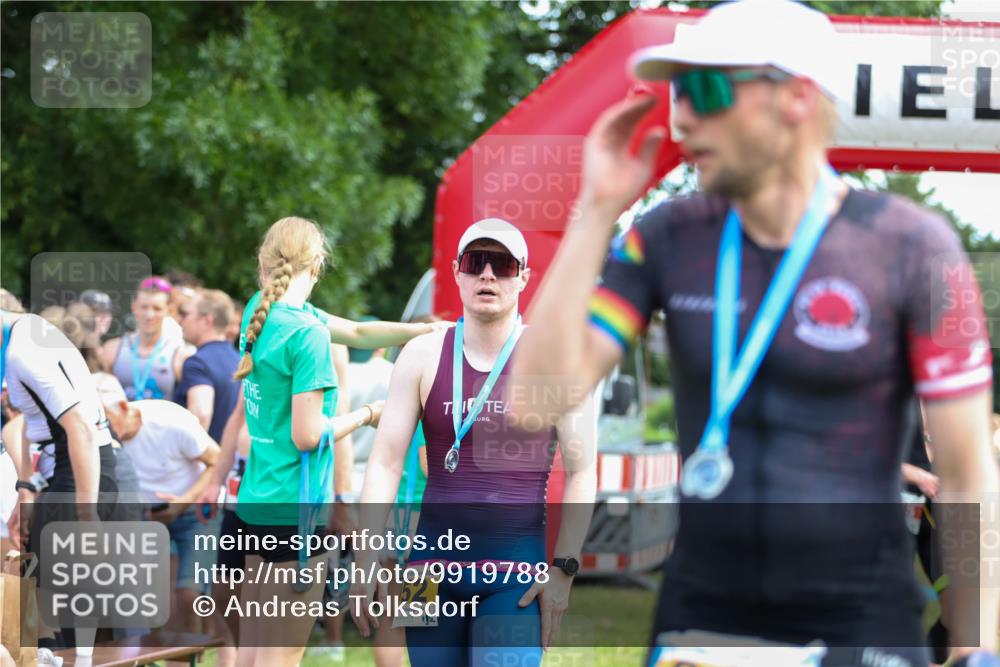 21.06.2026 - 29. Vierlanden-Triathlon Andreas Tolksdorf http://msf.ph/oto/9919788 21.06.2026 12:56:55 Ziel 165, 953 meine-sportfotos.de