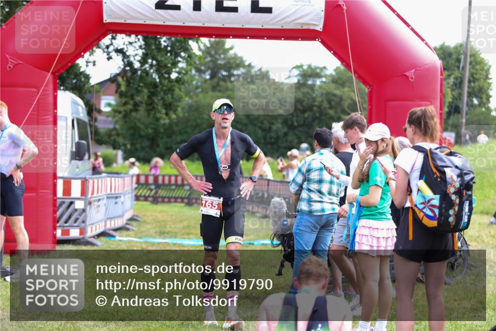 21.06.2026 - 29. Vierlanden-Triathlon Andreas Tolksdorf http://msf.ph/oto/9919790 21.06.2026 12:57:02 Ziel 949, 953, 965 meine-sportfotos.de