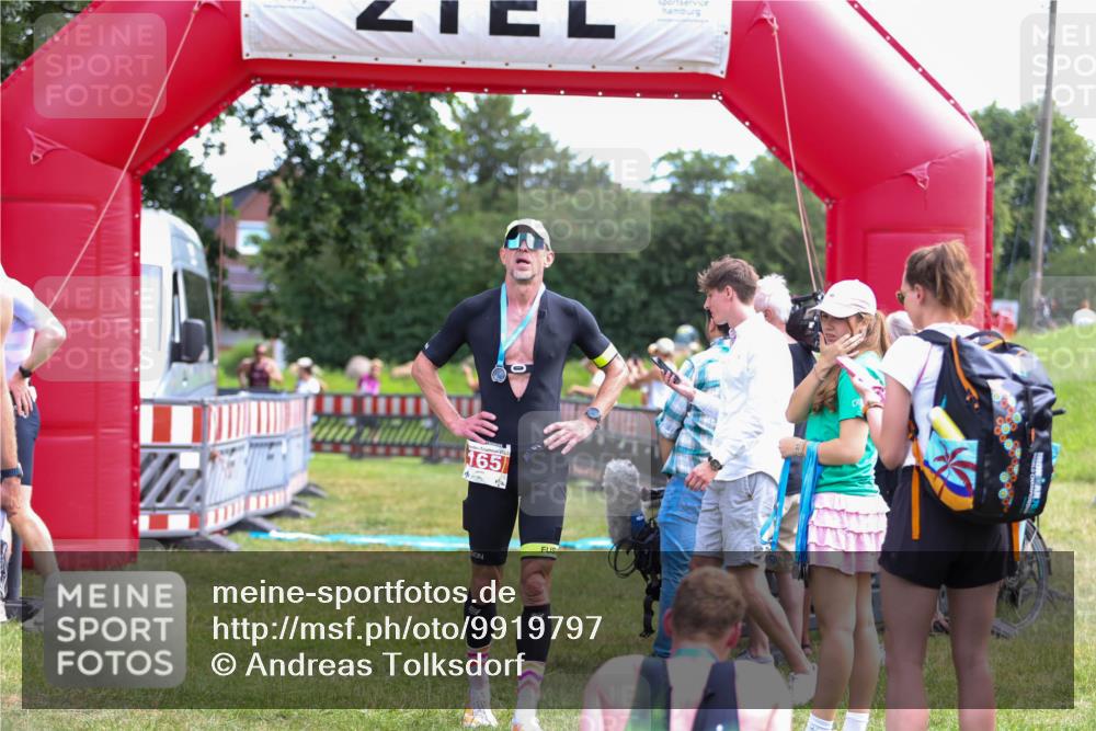 21.06.2026 - 29. Vierlanden-Triathlon Andreas Tolksdorf http://msf.ph/oto/9919797 21.06.2026 12:57:02 Ziel 949, 953, 965 meine-sportfotos.de