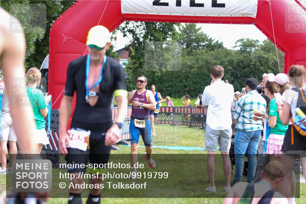21.06.2026 - 29. Vierlanden-Triathlon Andreas Tolksdorf http://msf.ph/oto/9919799 21.06.2026 12:57:08 Ziel 14, 925, 929, 949, 953, 965, 980 meine-sportfotos.de