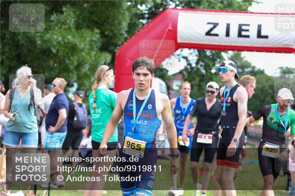 21.06.2026 - 29. Vierlanden-Triathlon Andreas Tolksdorf http://msf.ph/oto/9919811 21.06.2026 12:57:24 Ziel 88, 721, 973 meine-sportfotos.de