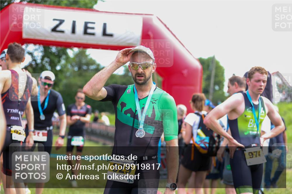 21.06.2026 - 29. Vierlanden-Triathlon Andreas Tolksdorf http://msf.ph/oto/9919817 21.06.2026 12:57:27 Ziel 88, 721, 973 meine-sportfotos.de