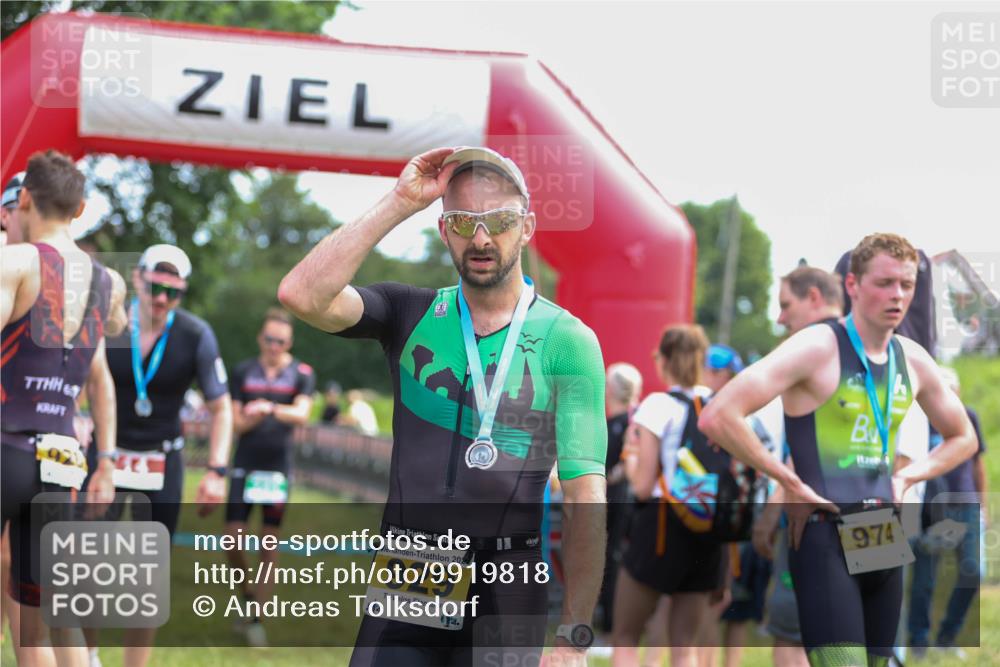 21.06.2026 - 29. Vierlanden-Triathlon Andreas Tolksdorf http://msf.ph/oto/9919818 21.06.2026 12:57:27 Ziel 88, 721, 973 meine-sportfotos.de
