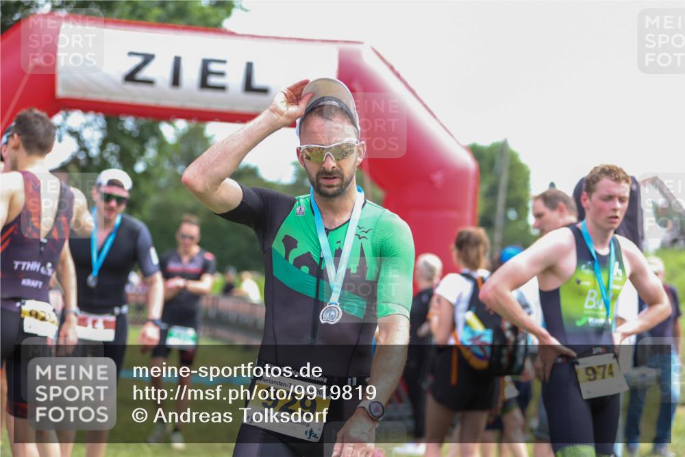 21.06.2026 - 29. Vierlanden-Triathlon Andreas Tolksdorf http://msf.ph/oto/9919819 21.06.2026 12:57:27 Ziel 88, 721, 973 meine-sportfotos.de