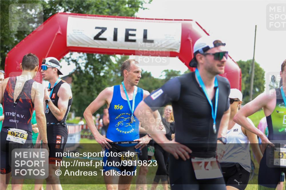 21.06.2026 - 29. Vierlanden-Triathlon Andreas Tolksdorf http://msf.ph/oto/9919823 21.06.2026 12:57:33 Ziel 78, 88 meine-sportfotos.de