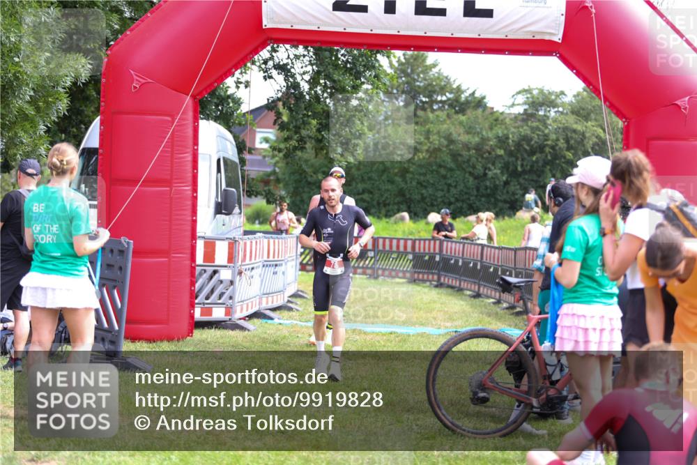 21.06.2026 - 29. Vierlanden-Triathlon Andreas Tolksdorf http://msf.ph/oto/9919828 21.06.2026 12:57:47 Ziel 78, 106, 706, 945 meine-sportfotos.de