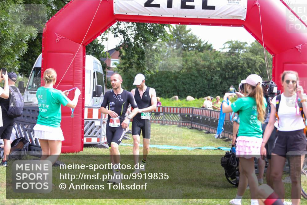 21.06.2026 - 29. Vierlanden-Triathlon Andreas Tolksdorf http://msf.ph/oto/9919835 21.06.2026 12:57:49 Ziel 78, 106, 706, 945 meine-sportfotos.de