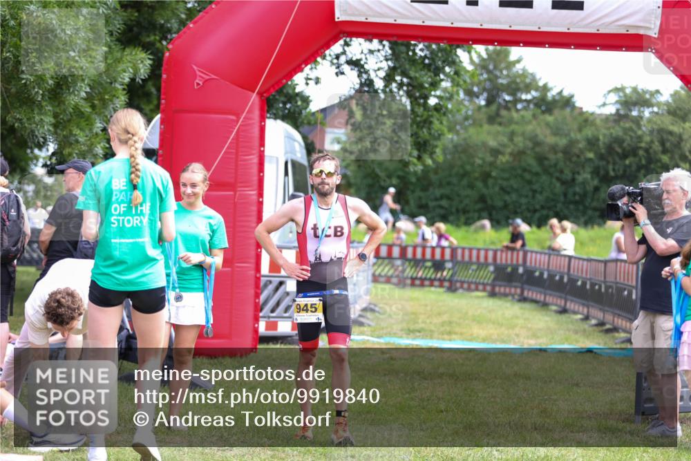 21.06.2026 - 29. Vierlanden-Triathlon Andreas Tolksdorf http://msf.ph/oto/9919840 21.06.2026 12:58:03 Ziel  meine-sportfotos.de