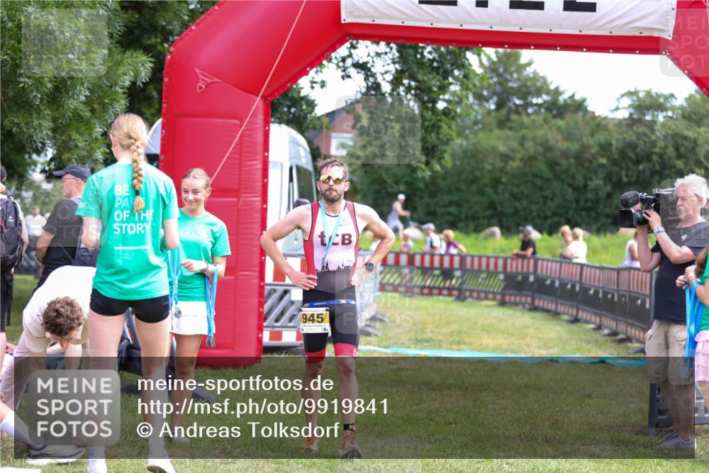 21.06.2026 - 29. Vierlanden-Triathlon Andreas Tolksdorf http://msf.ph/oto/9919841 21.06.2026 12:58:03 Ziel  meine-sportfotos.de