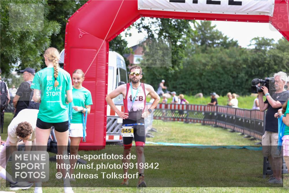 21.06.2026 - 29. Vierlanden-Triathlon Andreas Tolksdorf http://msf.ph/oto/9919842 21.06.2026 12:58:03 Ziel  meine-sportfotos.de