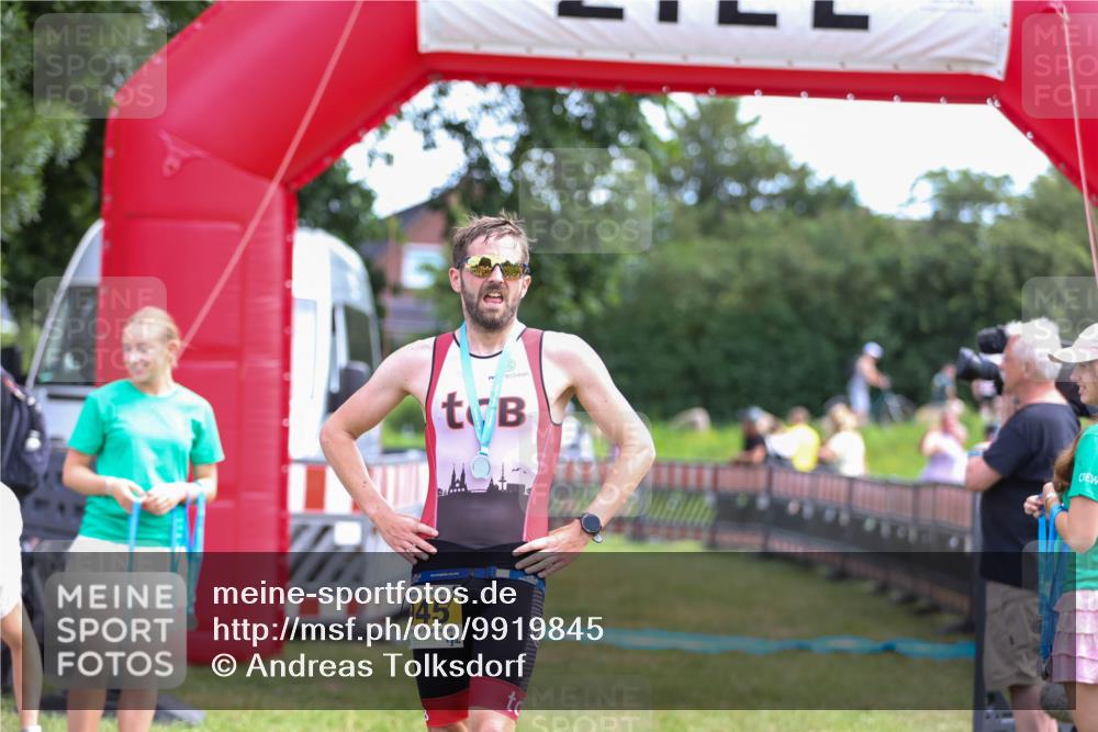 21.06.2026 - 29. Vierlanden-Triathlon Andreas Tolksdorf http://msf.ph/oto/9919845 21.06.2026 12:58:07 Ziel  meine-sportfotos.de