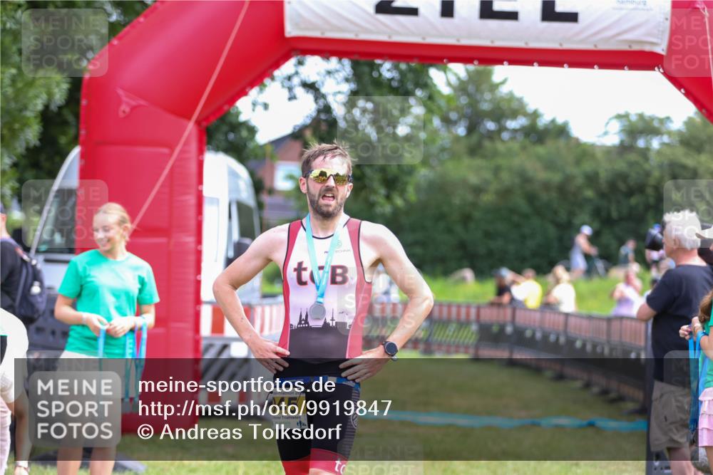 21.06.2026 - 29. Vierlanden-Triathlon Andreas Tolksdorf http://msf.ph/oto/9919847 21.06.2026 12:58:07 Ziel  meine-sportfotos.de