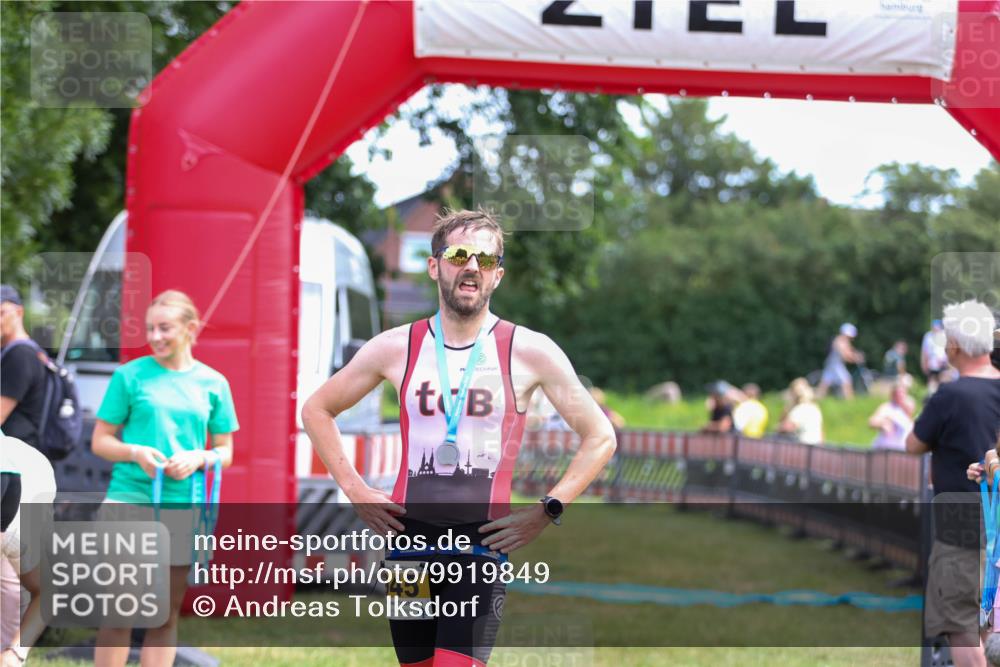 21.06.2026 - 29. Vierlanden-Triathlon Andreas Tolksdorf http://msf.ph/oto/9919849 21.06.2026 12:58:08 Ziel  meine-sportfotos.de