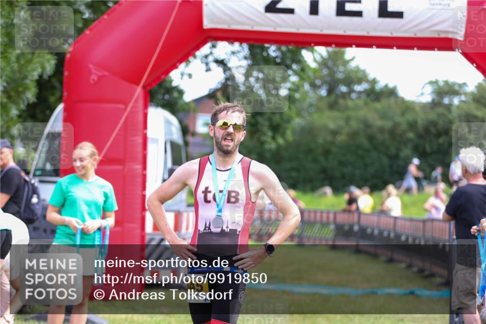 21.06.2026 - 29. Vierlanden-Triathlon Andreas Tolksdorf http://msf.ph/oto/9919850 21.06.2026 12:58:08 Ziel  meine-sportfotos.de