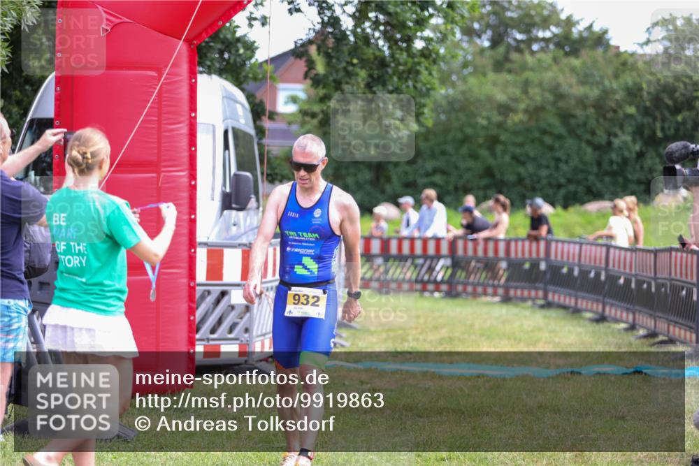 21.06.2026 - 29. Vierlanden-Triathlon Andreas Tolksdorf http://msf.ph/oto/9919863 21.06.2026 12:58:34 Ziel 932 meine-sportfotos.de