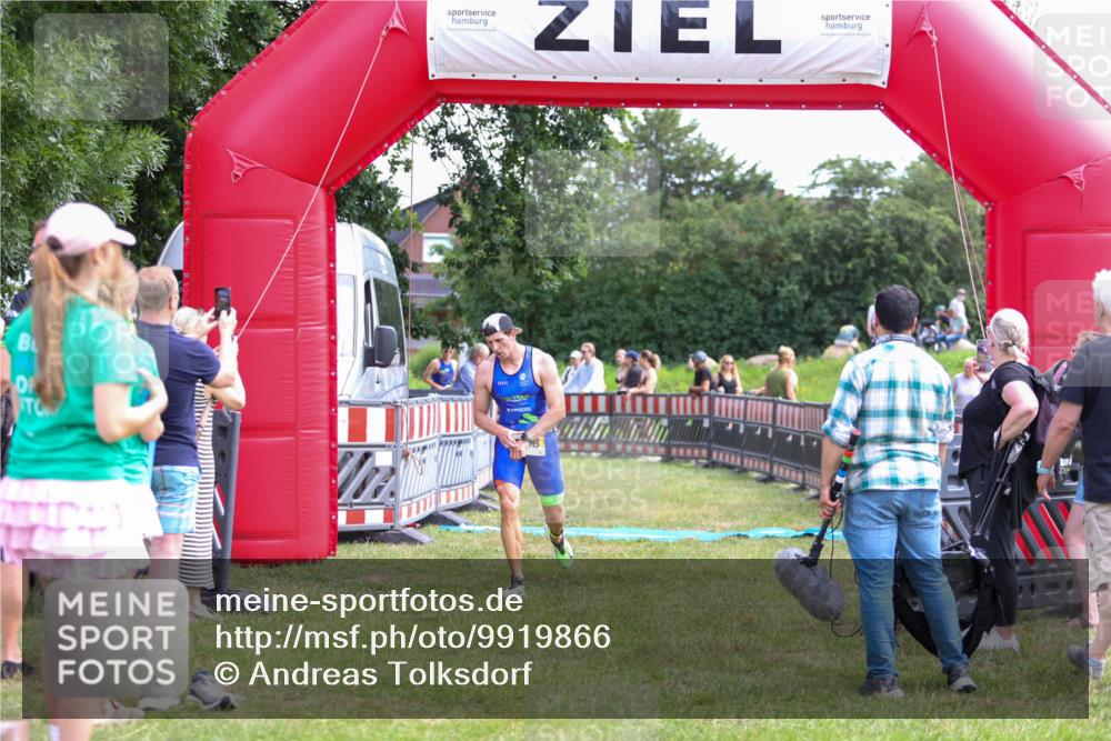 21.06.2026 - 29. Vierlanden-Triathlon Andreas Tolksdorf http://msf.ph/oto/9919866 21.06.2026 12:58:53 Ziel 936, 947 meine-sportfotos.de
