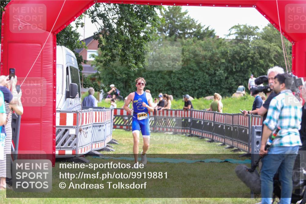 21.06.2026 - 29. Vierlanden-Triathlon Andreas Tolksdorf http://msf.ph/oto/9919881 21.06.2026 12:58:58 Ziel 196, 947 meine-sportfotos.de