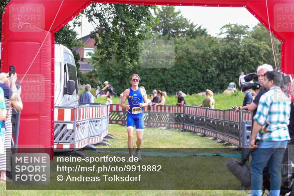 21.06.2026 - 29. Vierlanden-Triathlon Andreas Tolksdorf http://msf.ph/oto/9919882 21.06.2026 12:58:58 Ziel 196, 947 meine-sportfotos.de