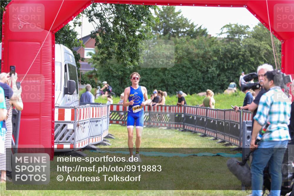 21.06.2026 - 29. Vierlanden-Triathlon Andreas Tolksdorf http://msf.ph/oto/9919883 21.06.2026 12:58:58 Ziel 196, 947 meine-sportfotos.de