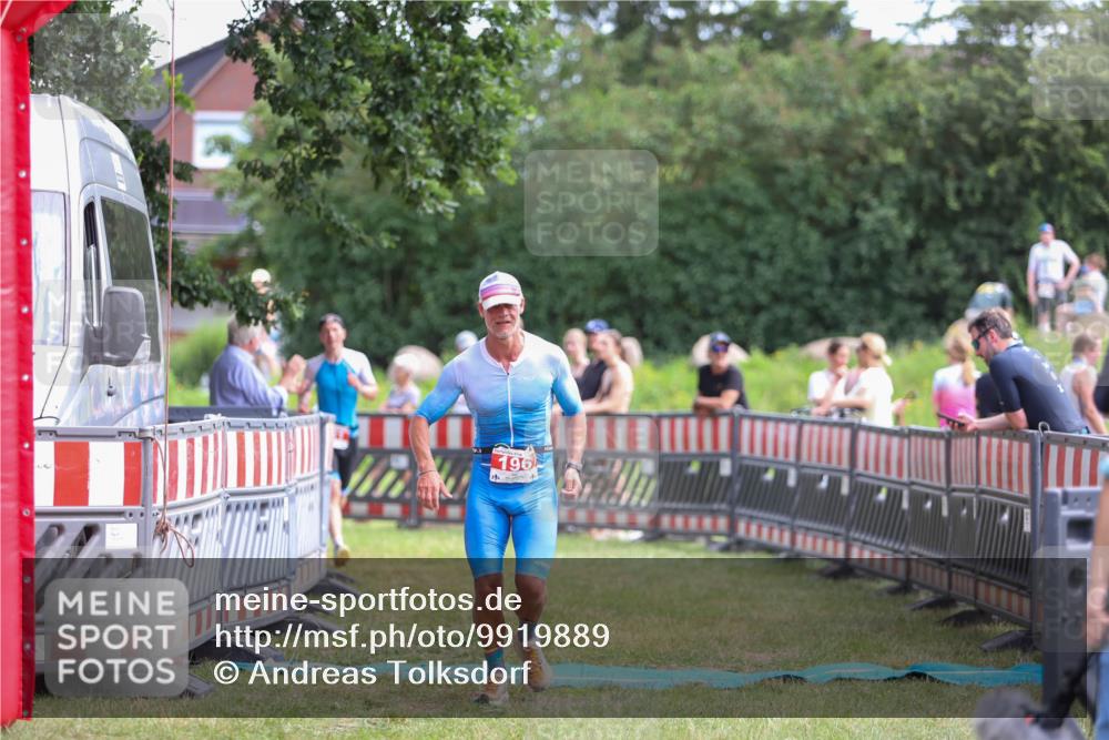 21.06.2026 - 29. Vierlanden-Triathlon Andreas Tolksdorf http://msf.ph/oto/9919889 21.06.2026 12:59:09 Ziel 181, 196 meine-sportfotos.de