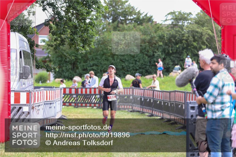 21.06.2026 - 29. Vierlanden-Triathlon Andreas Tolksdorf http://msf.ph/oto/9919896 21.06.2026 12:59:24 Ziel 103, 112 meine-sportfotos.de